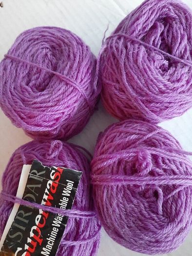 new 100% wool knitting/crafts/crochet