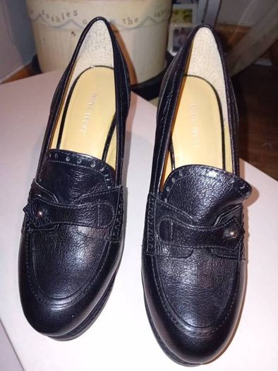 Ladies shoes