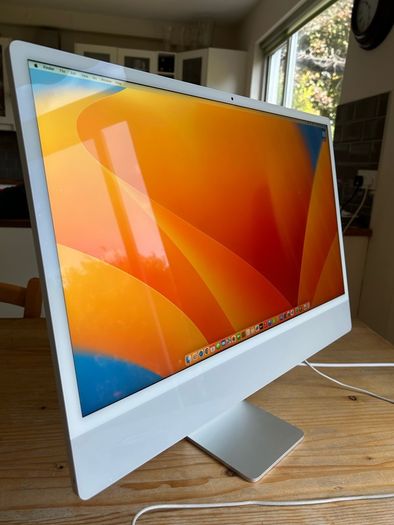 iMac - 24-inch Silver iMac with 4.5K Retina display