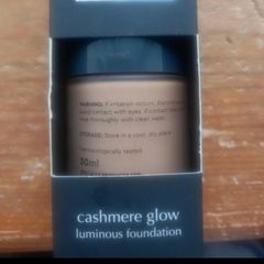 makeup lacura cashmere glow foundation