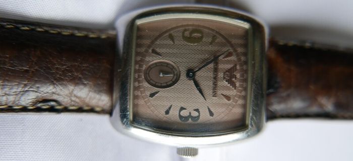 Vintage EMPORIO ARMANI Analog Leather Brown Watch 50 meters/5 ATM