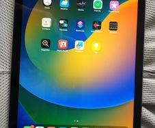 Apple iPad 5th Gen - 128GB