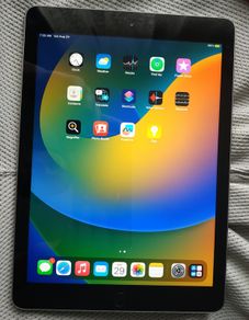 Apple iPad 5th Gen - 128GB