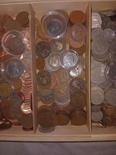 4 kg.coins+14 banknotes.