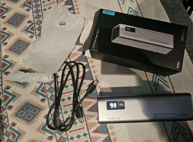 65W 20,000 power bank fast charging for laptops, phones, etc