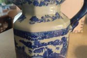 Vintage Blue And White Willow Pattern Jug 2.5 Pints Capacity Salamander Handle
