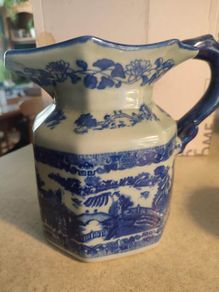 Vintage Blue And White Willow Pattern Jug 2.5 Pints Capacity Salamander Handle