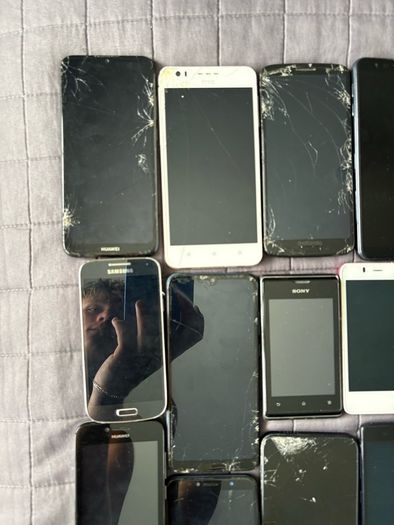 Bundle of 25 phones
