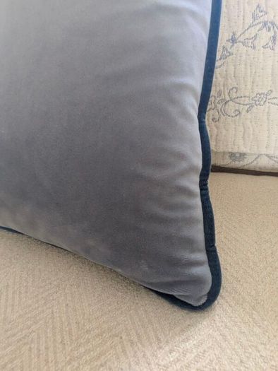 Four bespoke blue cushions, 30 euro per piece