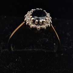 Vintage 9 ct gold sapphire and diamonds ring