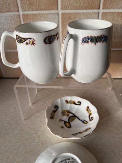 Royal Tara "Book of Kells Design 2 Mugs &; 3 Shell shaped Dishes