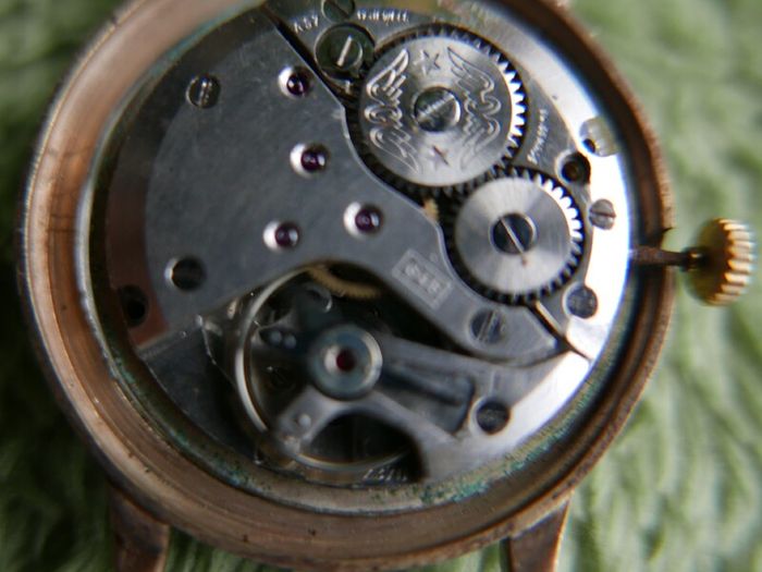 Vintage 1923 Dowel Deluxe 9ct Solid Gold Gents Wrist Watch - 17 jewels Antimagnetic Swiss Made(engraved Esso 1923) in working order