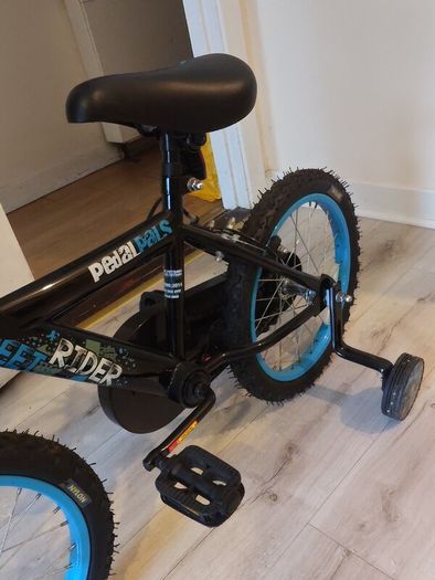 Kids Pedal Pals Street Rider Bike with Stabilizers + Pump