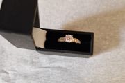 9ct Gold Ring with Beautiful Setting