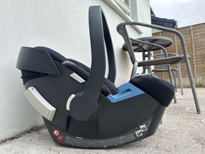 Mamas and Papas pram + Cybex seat and isofix bundle