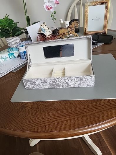 Jewellery box