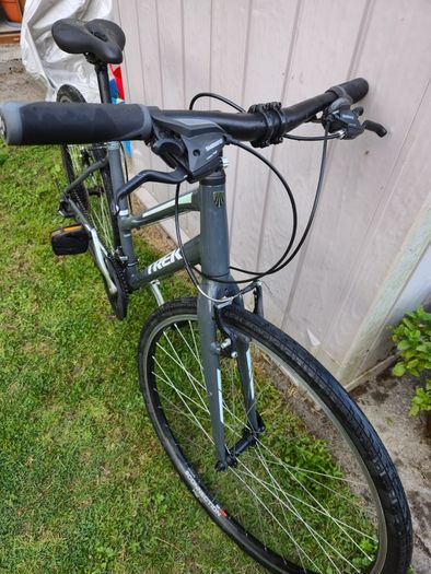 Womens Trek FX2 Hybrid Bike