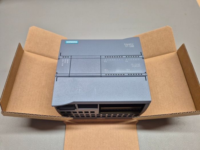 Siemens Simatic S7-1200 1214c - 6es7 214-1ag40-0xb0 - New (opened)