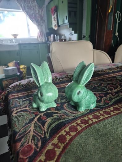 10cm high Pair of Art Deco Mid Century Vintage Original Sylvac Bunnies