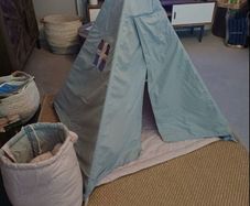 Kids teepee tent with cushions, storage basket and bunting
