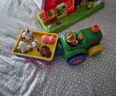 farm play barn and tractor