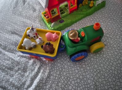 farm play barn and tractor