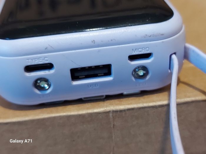 Compact Powerbank, 3 charging sources (USB, USB b, and USB c) and 4 cabled connection outputs (USB, USB b, USB c, and Apple) Plus Torch