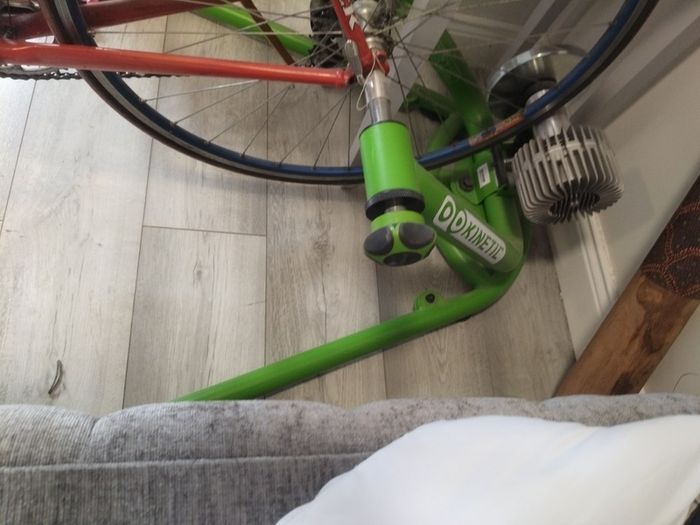Turbo trainer e kinetic road machine