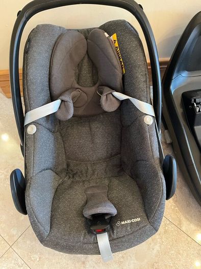 Maxi-Cosi Car Seat + ISOFIX Base