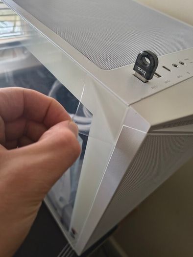 Custom White Gaming PC - Ryzen 5 9600X / RX 7700 XT / DDR5 / Gen5 SSD + Monitor
