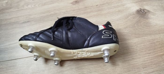 Umbro Speciali leather boots. Like new, worn a couple of times. Size 8
