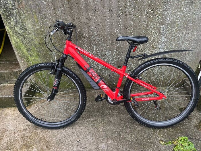 Red apollo phaze mountain bike
