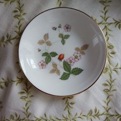 strawberry wedgewood pin dish