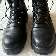 Safety boots