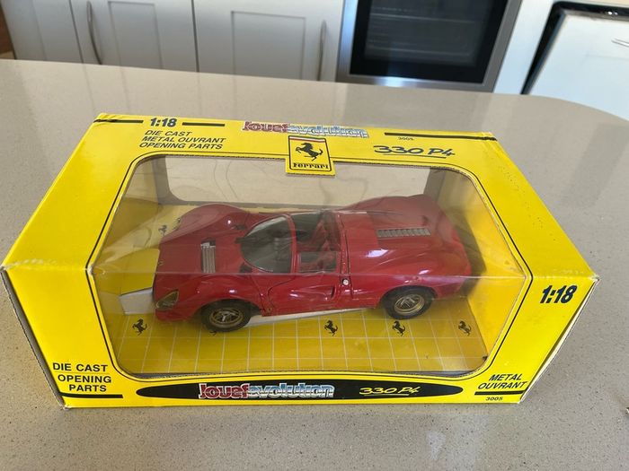 Ferrari 330 P4 1/18 Jouef