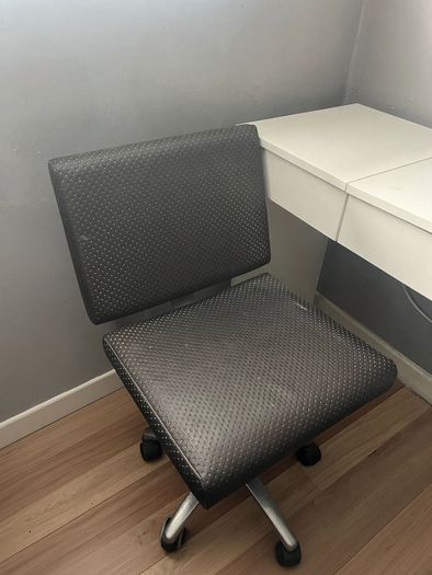 Wheely/ beauticians chair