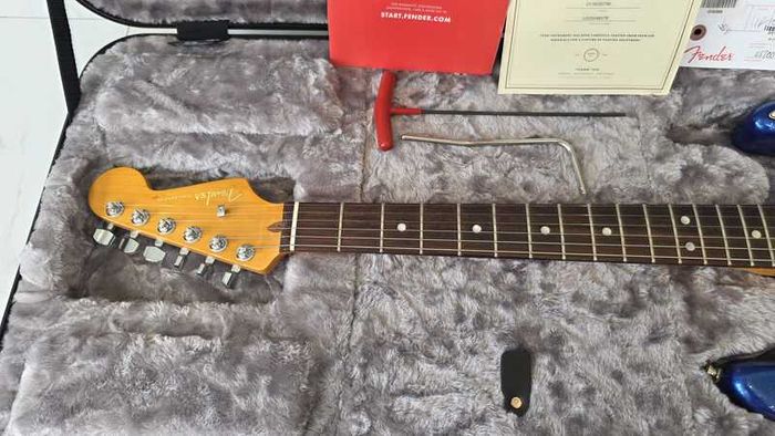 Fender American Ultra Stratocaster HSS, Cobra Blue