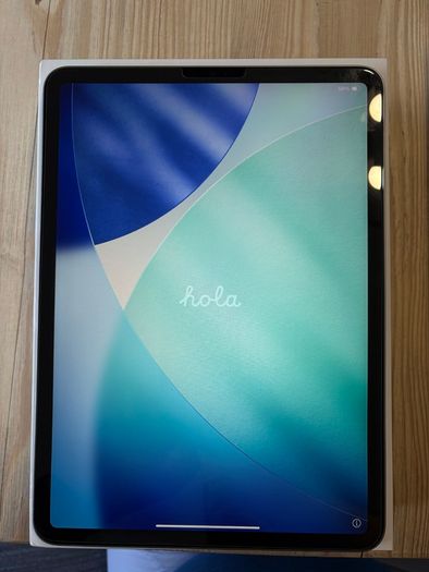 iPad Pro 11" M2 (4th Gen) 128GB Apple Pencil 2 ESR Keyboard Folio OtterBox Case - Full Bundle