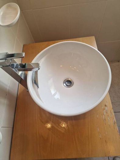 bathroom sink unit, accessories, mirror with lights