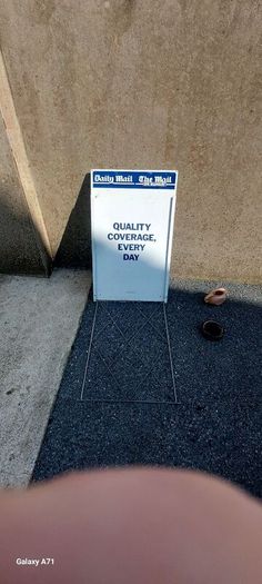 Daily mail ,ie mail on sunday newspaper advertising stand ,great colours,nice condition,,sold as seen ,buyer collects,,see pictures for condition,