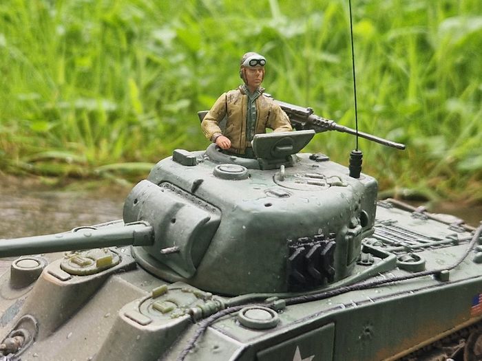 Unimax Forces of Valor 1:32 Weathered WWII U.S. Army Sherman Tank