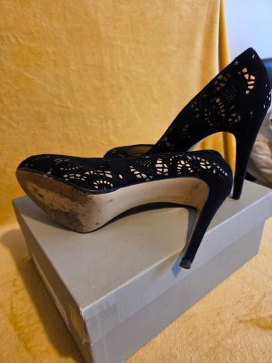 Beautiful Black Gold heels by Hobbs London, size 7