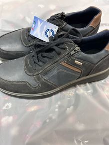 Navy shoe size 10.5