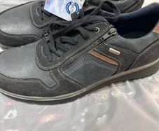 Navy shoe size 10.5