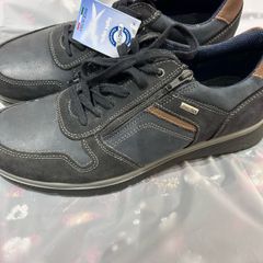 Navy shoe size 10.5