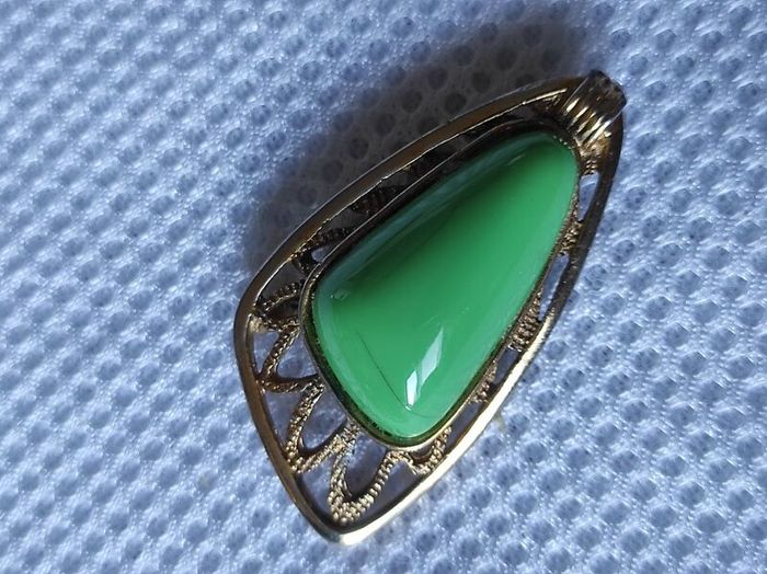 Vintage Capri brooch