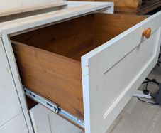 chest of drawers