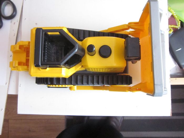 CAT Caterpillar Construction Bulldozer Toy Sounds & Motion 13 Inches