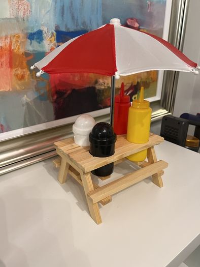 Mini picknic table