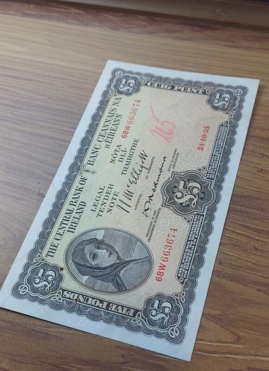 Irish 5pound Lady Lavery banknote dated 24 10 1955.